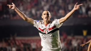 Rodriguinho comemorando seu primeiro gol com a camisa do São Paulo