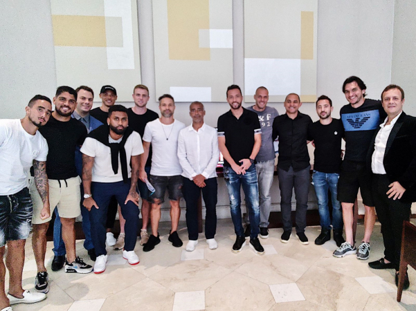 Romário se encontrou com um grupo de jogadores para tratar da Lei Geral do Esporte