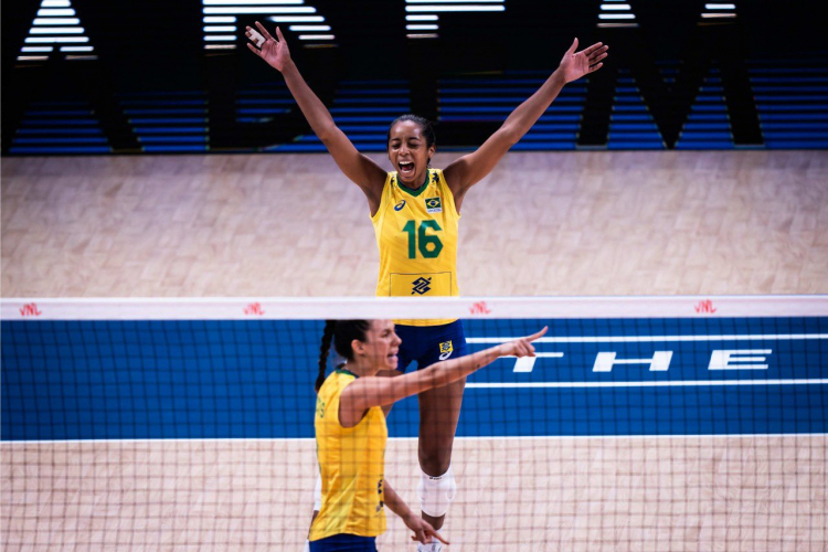 Brasil passa sufoco, mas vence Japão e avança à semifinal da Liga das Nações de Vôlei 3 selecao feminina