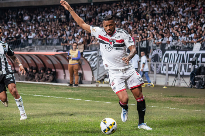 Reinaldo durante partida entre Atlético-MG e São Paulo