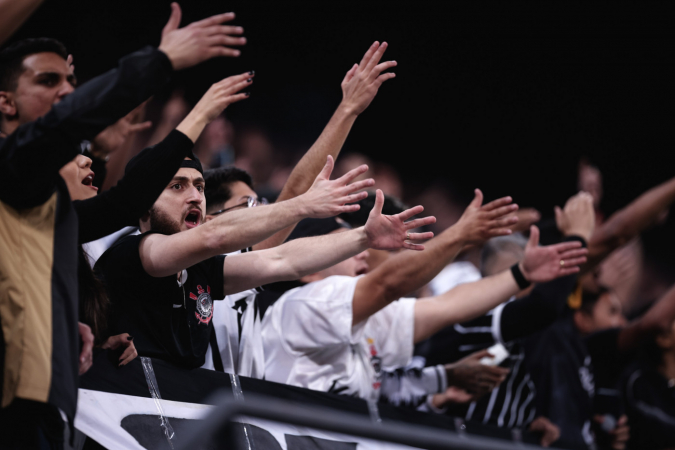 Torcida do Corinthians protesta após derrota para o Palmeiras