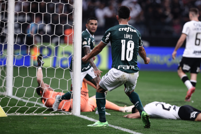 O Palmeiras venceu o Corinthians em Itaquera, no Campeonato Brasileiro