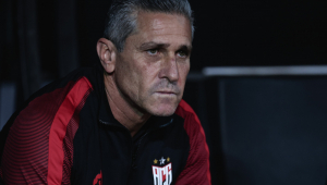 Jorginho é o treinador do Atlético-GO