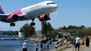 avião ilha grécia