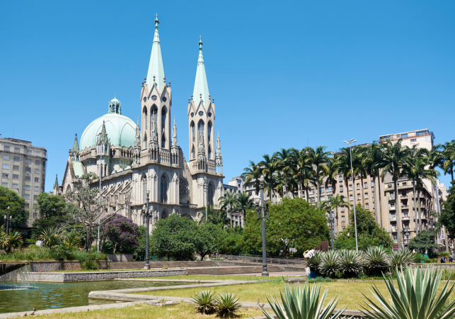 https://jpimg.com.br/uploads/2022/08/catedral-da-se-sao-paulo_420864997-643x450.jpg