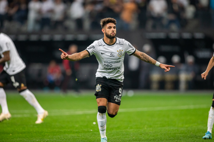 Copa do Brasil: Com hat-trick de Yuri Alberto, Corinthians faz 4 a 1 no Atlético-GO e vai à semifinal 3 enq20220817086
