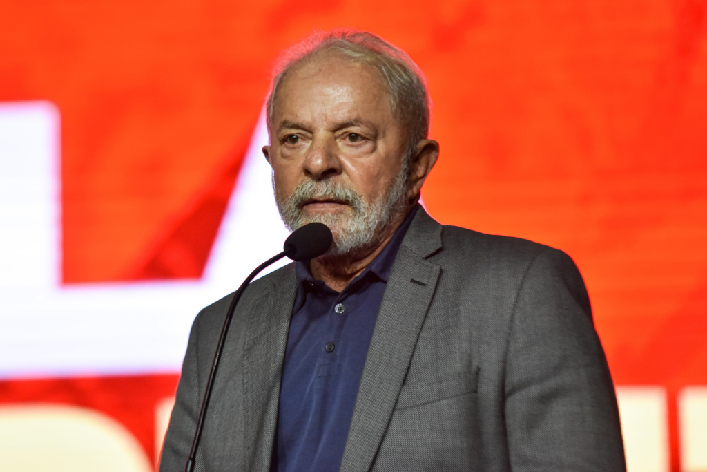 Em busca do voto útil, Lula afirma que Ciro Gomes ‘está surtando’ e rebate acusações