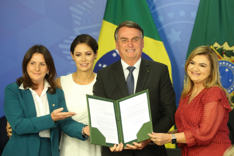 Bolsonaro sanciona projeto de lei que determina piso salarial para enfermeiros 3 fup20220804190