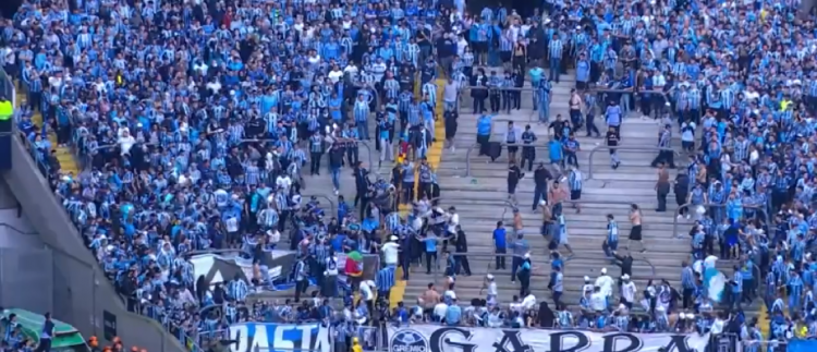 Imagem da confusão entre torcedores de Grêmio e Cruzeiro
