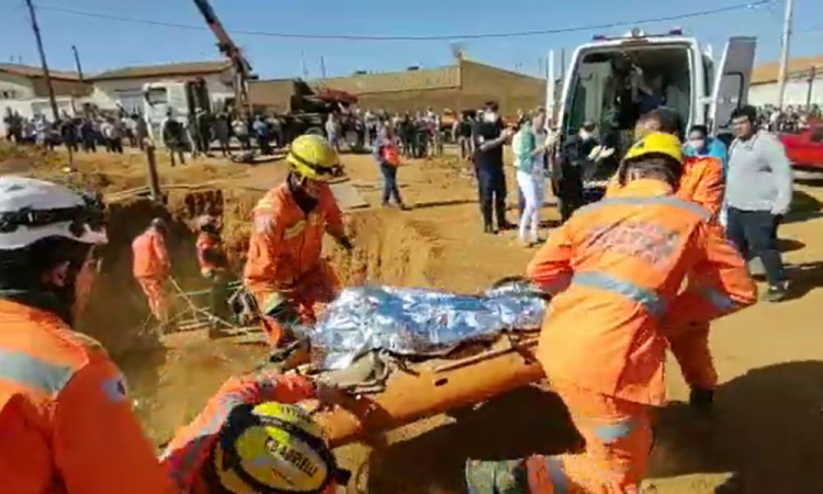 morre-crianca-buraco-18-horas-minas-gerais-reproducao-corpo-de-bombeiros-de-minas-gerais