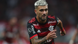 Giorgian De Arrascaeta marcou um golaço do Flamengo sobre o Corinthians