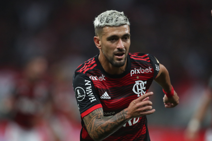 Giorgian De Arrascaeta marcou um golaço do Flamengo sobre o Corinthians