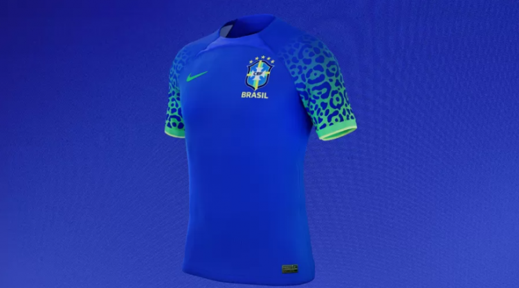 Camisa azul da seleção brasileira para a Copa esgota em uma hora