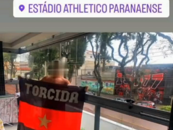 Torcedor do Flamengo tira foto em frente à sede dos Fanáticos e é repreendido