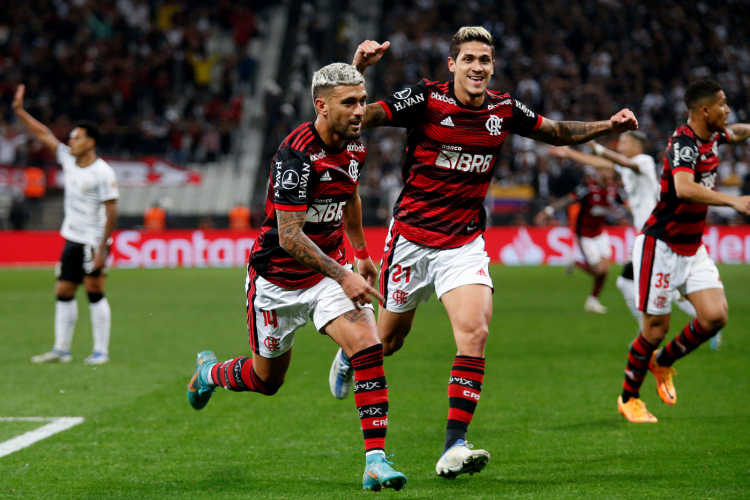 Flamengo faz 2 a 0 no Corinthians e sai em vantagem nas quartas da Libertadores 3 wpp20220802002