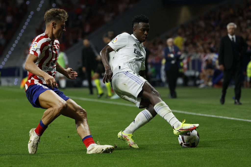 Vinicius Júnior brilha em vitória do Real Madrid e dança em frente à torcida do Atlético