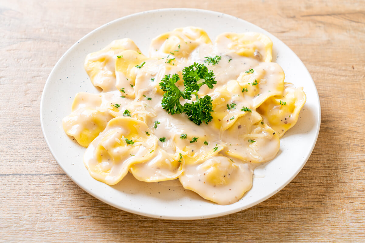 Ravioli ao molho de queijo 