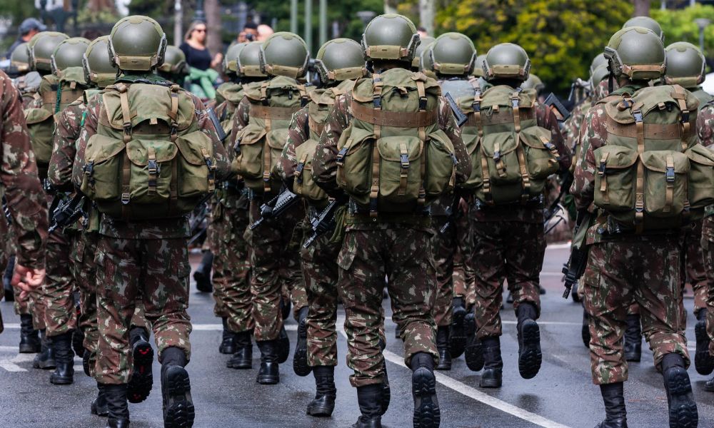 Militares brasileiros em desfile de 7 de setembro de 2022