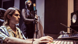 Manu Cabanas e Suri7a gravando em estúdio