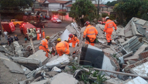 Prédio de cinco andares desaba em Belo Horizonte e deixa ao menos um morto