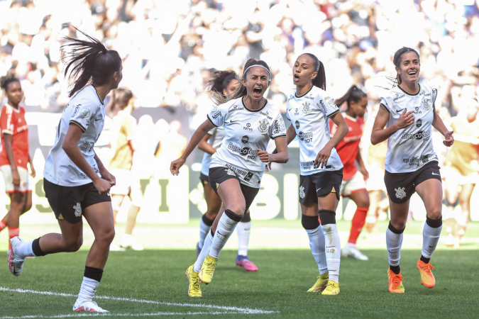 Final Inter x Corinthians tem público histórico no futebol feminino