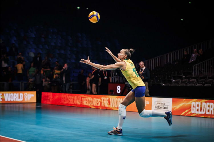 Brasil vence Argentina com tranquilidade e segue com 100% de aproveitamento no Mundial de Vôlei Feminino 3 gabi