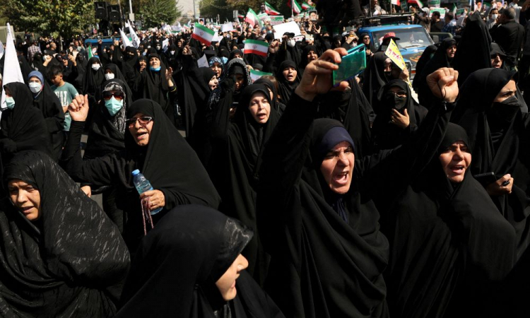Protestos No Irã Chegam Ao 10º Dia Em Meio Ao Aumento Da Tensão Com 