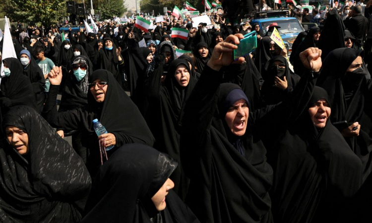 irã protesto menina morta