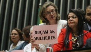 Debate sobre participação de mulheres na política enfrenta resistência no Brasil