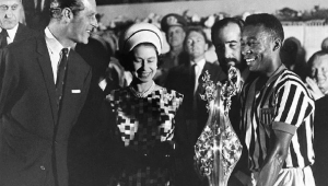 Rainha Elizabeth II com Pelé em 1968