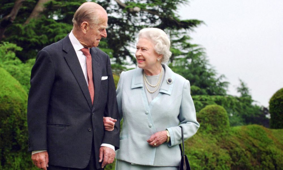 principe charles e rainha elizabeth II