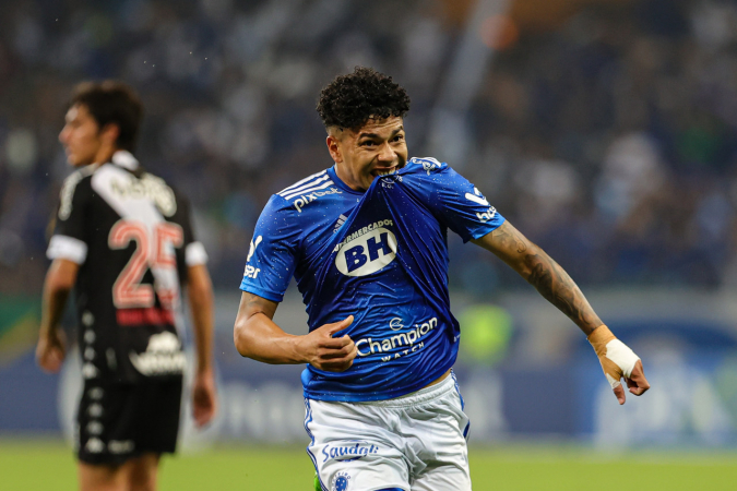 Cruzeiro vence Vasco por 3 a 0 e conquista acesso na Série B