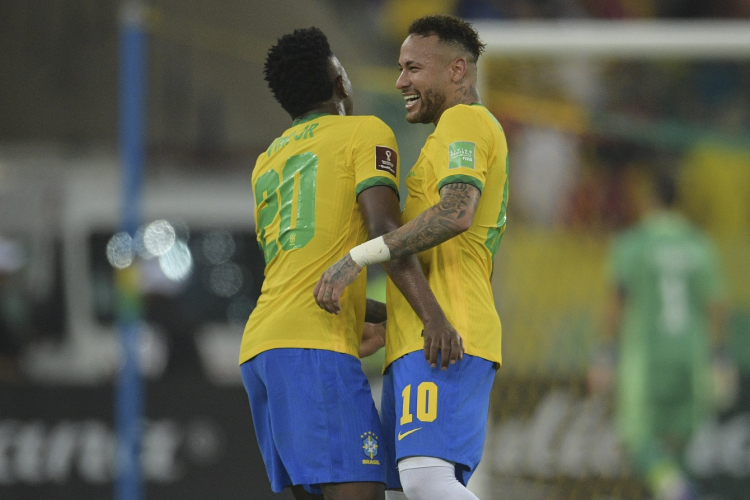 Neymar e Vinicius Júnior em ação pela seleção brasileira