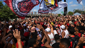 Torcida do Flamengo faz grande festa em despedida do time para a final da Libertadores da América