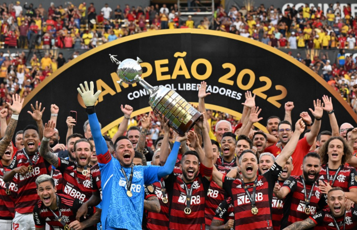 Flamengo captains lift the cup