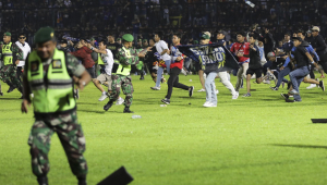 Quase 200 pessoas morreram após partida de futebol na Indonésia