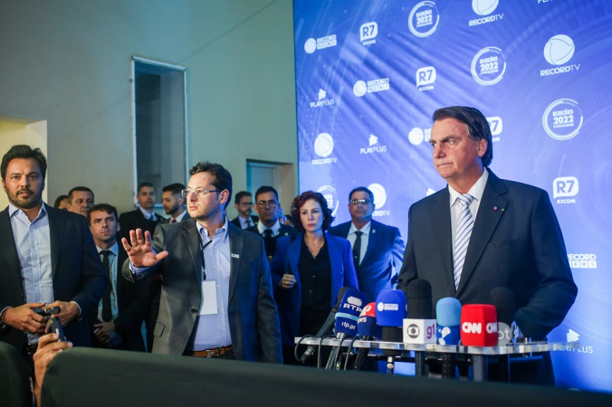 O presidente da República e candidato à reeleição, Jair Bolsonaro (PL), faz um pronunciamento na sede da TV Record