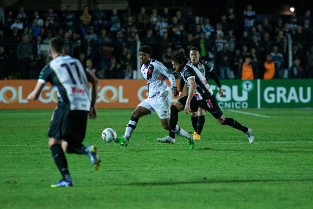 Série B: Alex Teixeira Brilha E Vasco Vira Contra O Operário No último ...