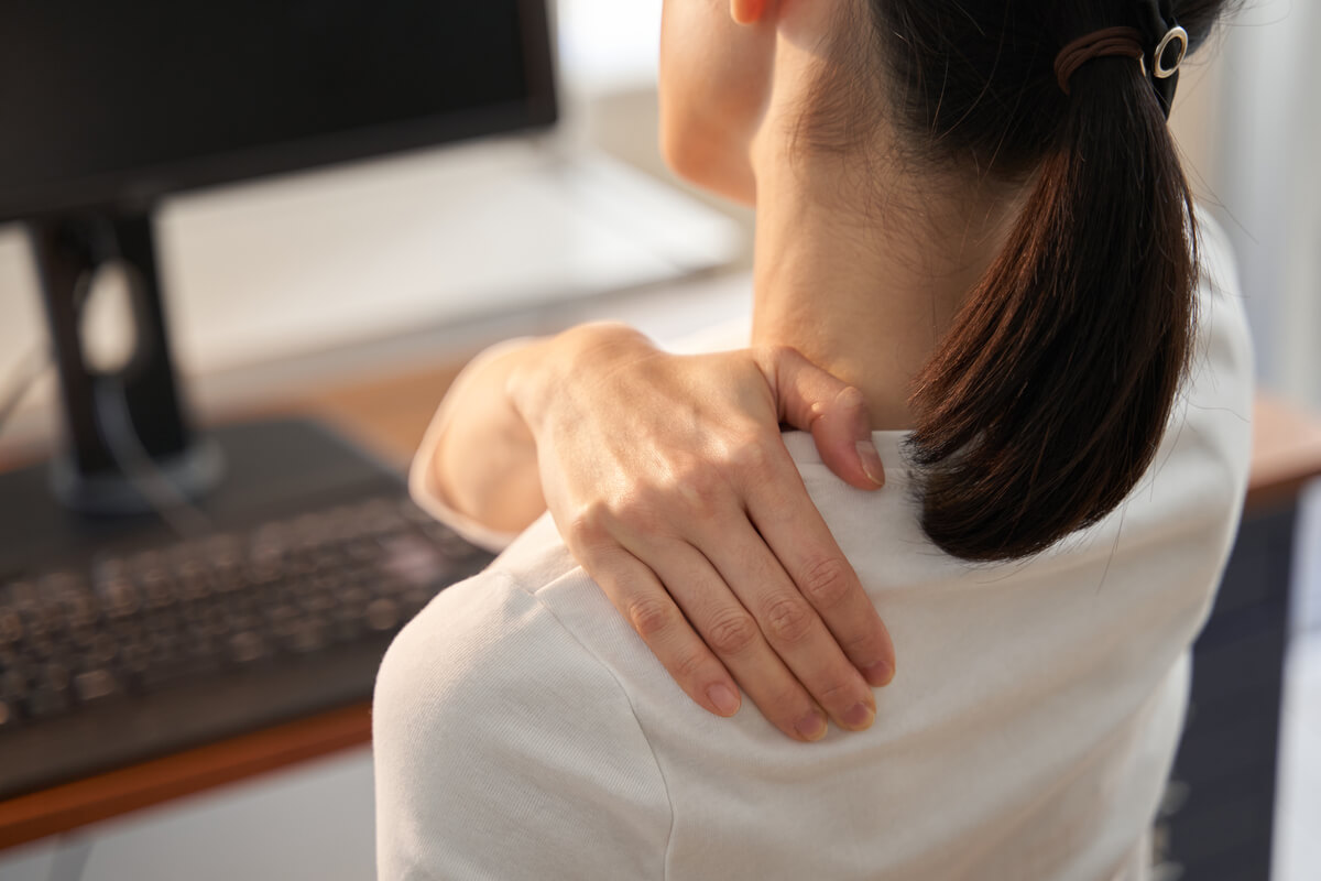 As causas da dor no ombro podem variar de pessoa para pessoa 