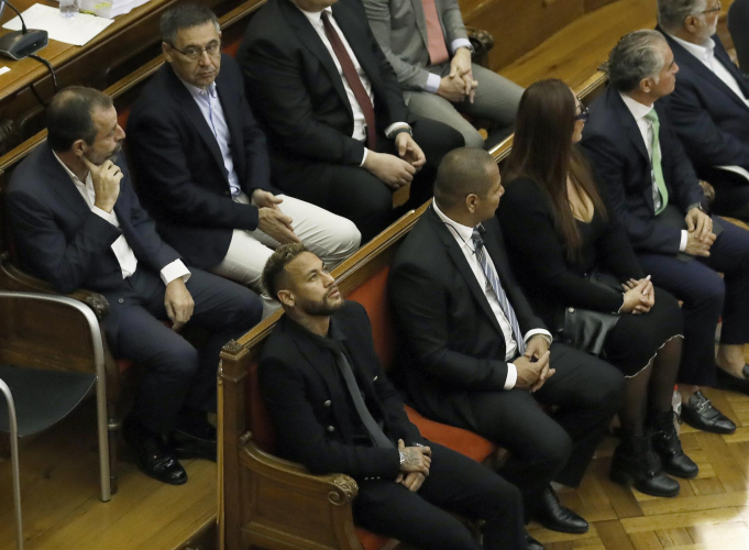 Neymar alega cansaço e é dispensado mais cedo no 1º dia de julgamento por corrupção 3 b0b5a98031b5d700bd8f34ff56a4a115b8ac0785w