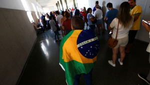 brasileiros votando em portugal