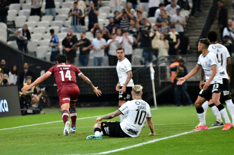 Na briga pelo G4 do Brasileirão, Corinthians perde para o Fluminense por 2 a 0 3 cdg20221026076