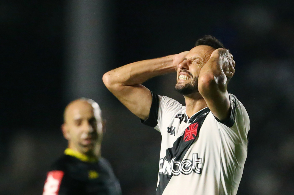 Série B: Vasco Leva Virada Do Sampaio Correa No Minuto Final E Coloca ...