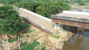 Ponte desaba no Amazonas