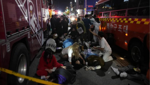 Pessoas sendo socorridas na Coreia do Sul