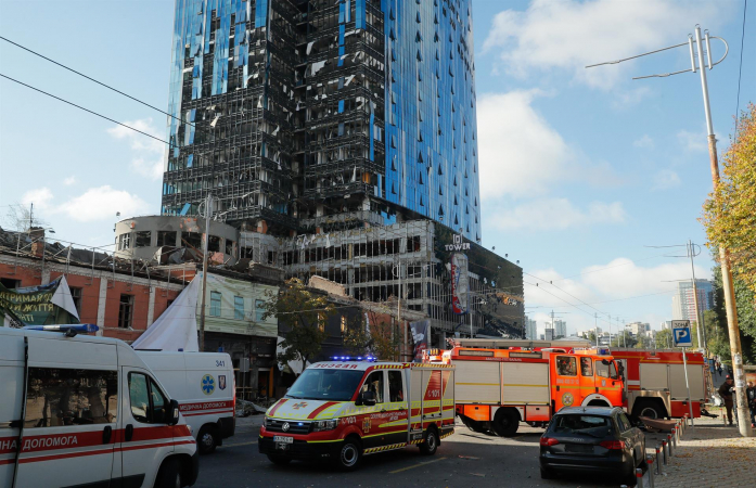torre danificada em Kiev