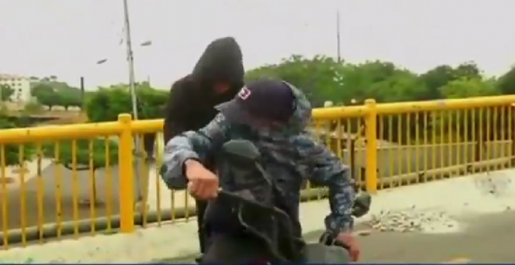 Uma jornalista tentou ser assaltada em frente ao estádio da final da Libertadores 2022, em Guayaquil, no Equador