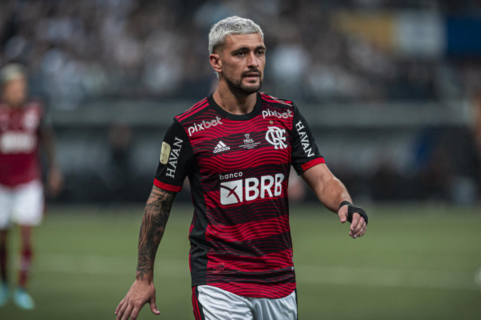 De Arrascaeta na partida entre Corinthians e Flamengo