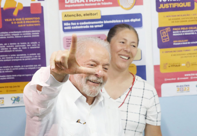 Lula vota no segundo turno em São Bernardo do Campo, em São Paulo