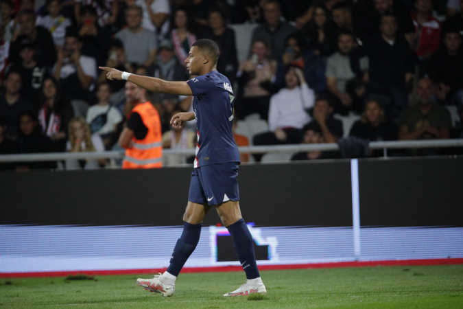 Mbappé marcou duas vezes na vitória do PSG sobre o Ajaccio